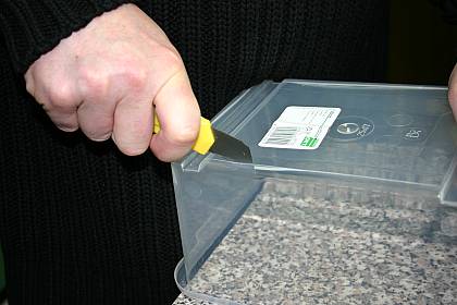 Vorsichtig Einschneiden Vorsichtig Einschneiden
